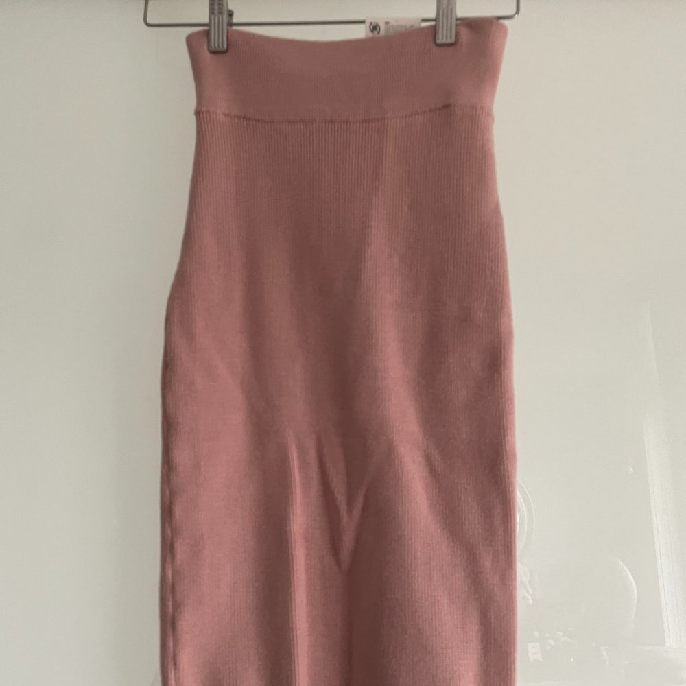 Loved, in Great Condition, Pink Knitted Forever21 Knee Length Skirt size M